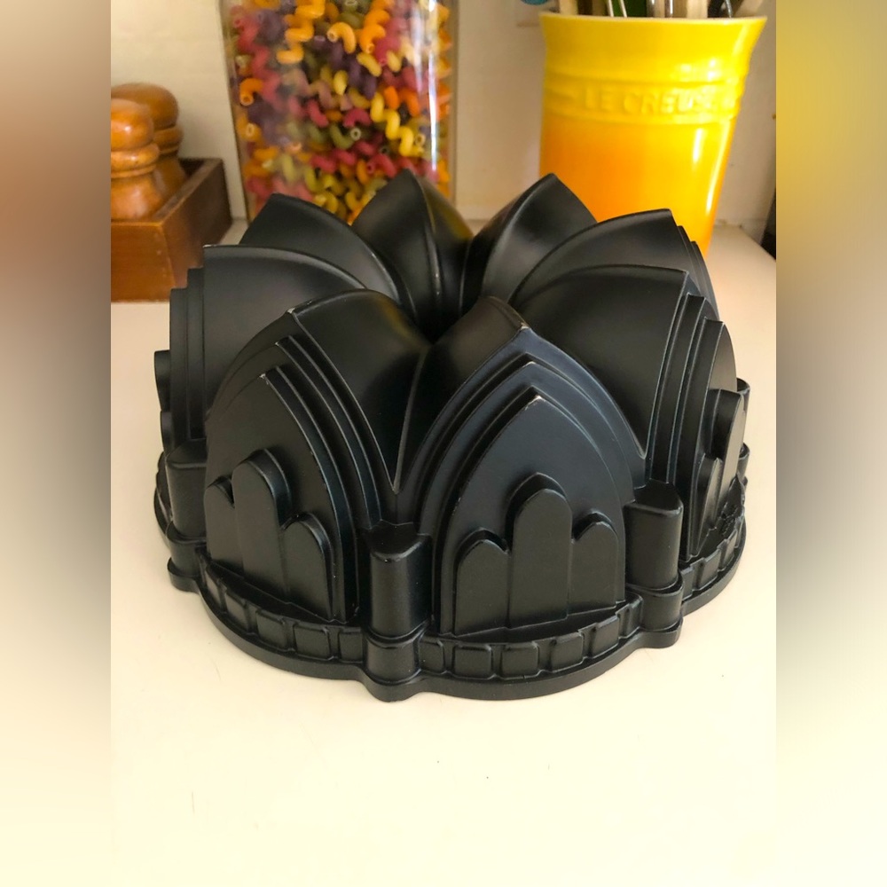 Moule à gâteau antiadhésive en aluminium moulé Cathédrale nordique 10 pouces